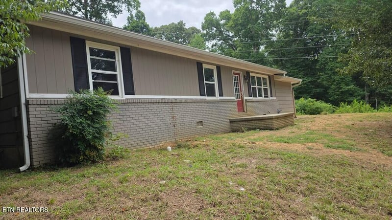 1181 Carding Machine Rd, Loudon, TN 37774