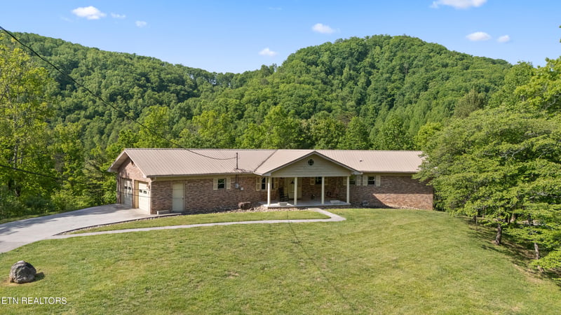 1181 Pine Mountain Rd, Sevierville, TN 37862