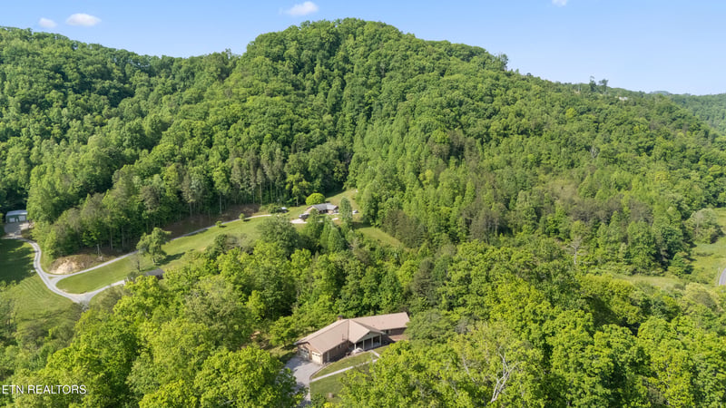 1181 Pine Mountain Rd, Sevierville, TN 37862