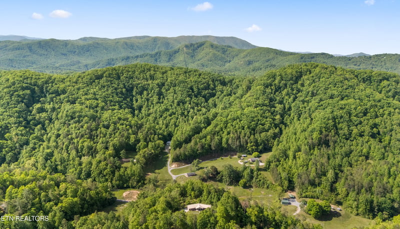 1181 Pine Mountain Rd, Sevierville, TN 37862
