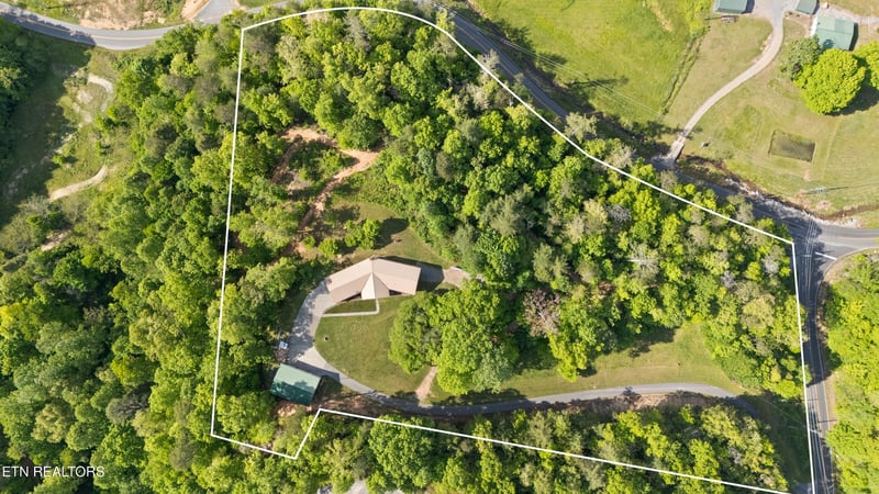 1181 Pine Mountain Rd, Sevierville, TN 37862