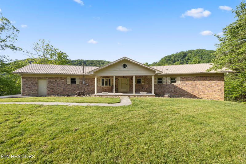 1181 Pine Mountain Rd, Sevierville, TN 37862
