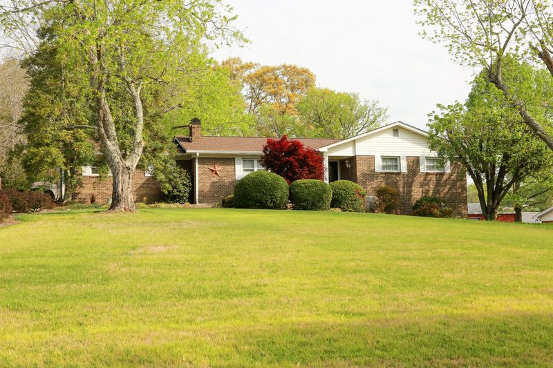 1183 Wesley Rd, Lenoir City, TN 37772