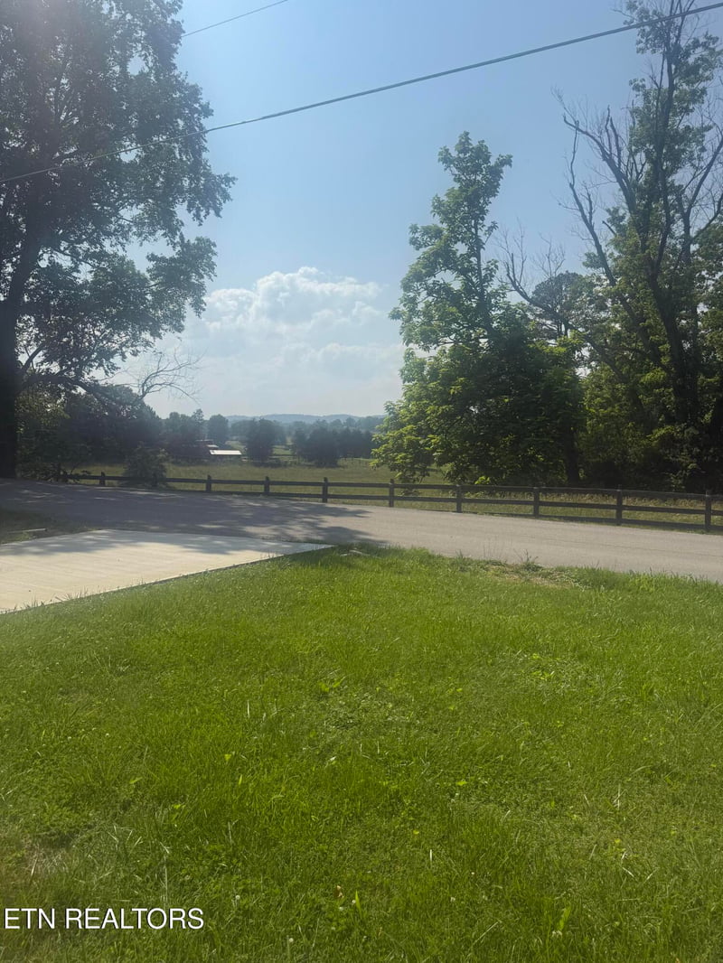 1184 Davis Chapel Rd, Lafollette, TN 37766