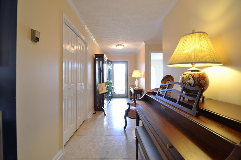 1185 Oak Haven Rd, Knoxville, TN 37932