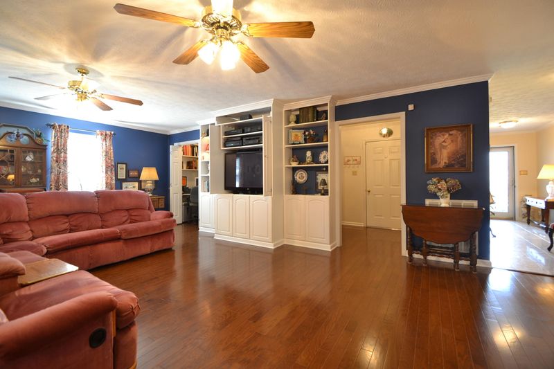 1185 Oak Haven Rd, Knoxville, TN 37932