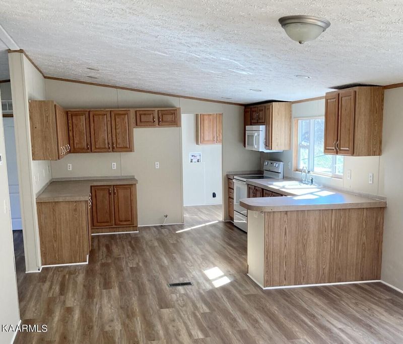 1188 Glade Springs Rd, Lafollette, TN 37766