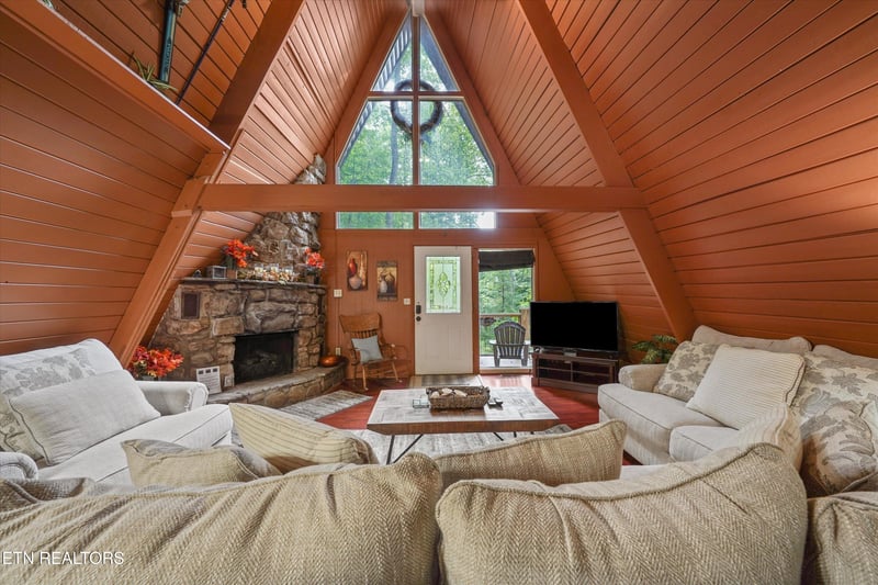 1188 Ski Mountain Rd, Gatlinburg, TN 37738