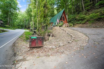1188 Ski Mountain Rd, Gatlinburg, TN 37738