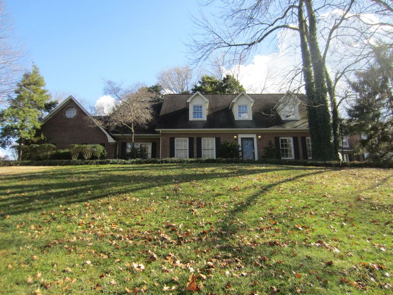 119 Amanda Dr, Oak Ridge, TN 37830