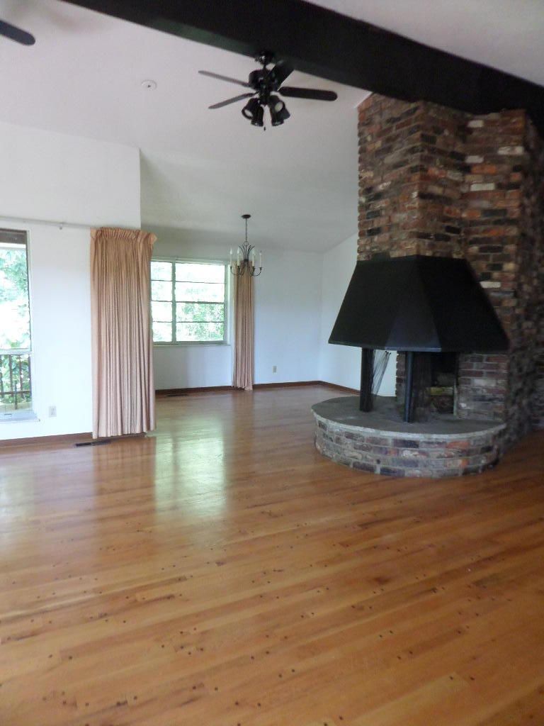 119 Caldwell Dr, Oak Ridge, TN 37830