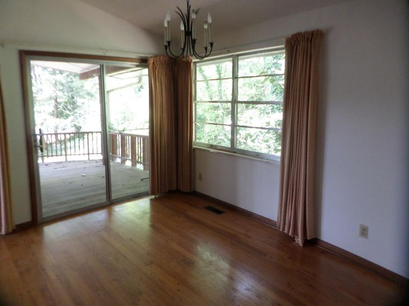 119 Caldwell Dr, Oak Ridge, TN 37830