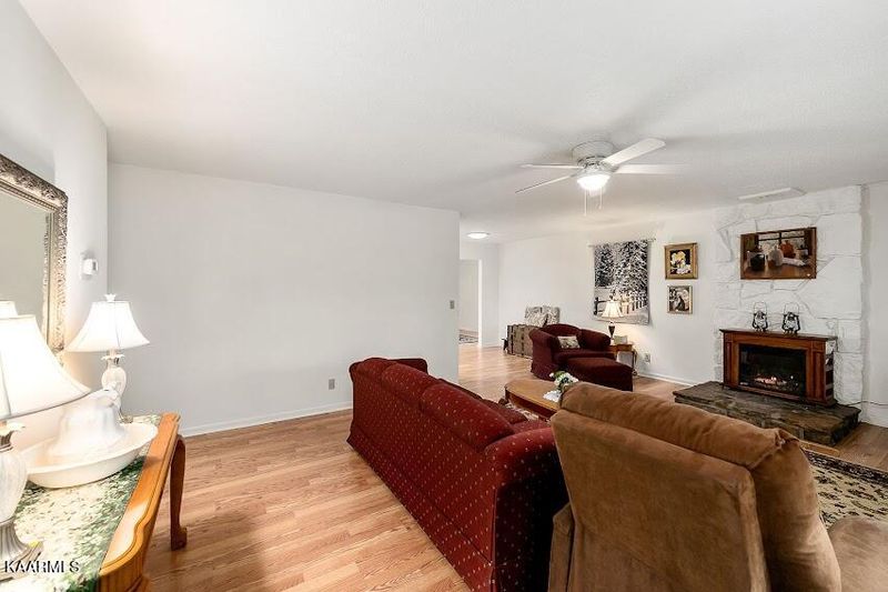 119 Canterbury Dr, Crossville, TN 38558