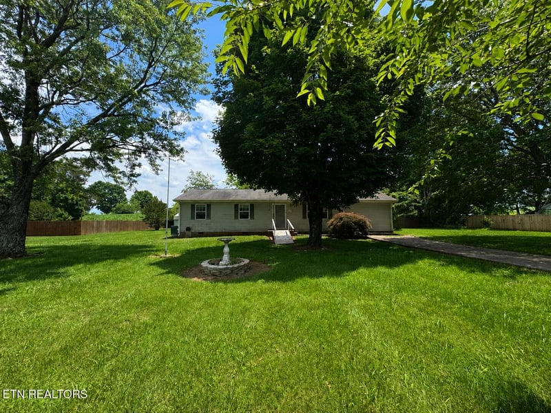 119 Cherokee Cir, Madisonville, TN 37354