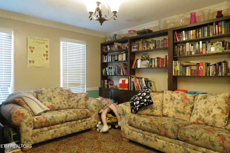 119 Clemson Dr, Oak Ridge, TN 37830