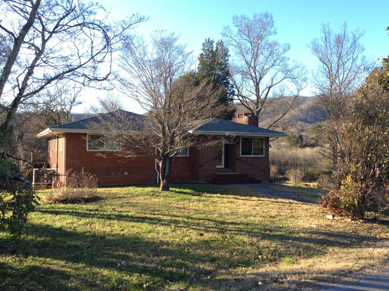 119 Crowe Rd, Harriman, TN 37748