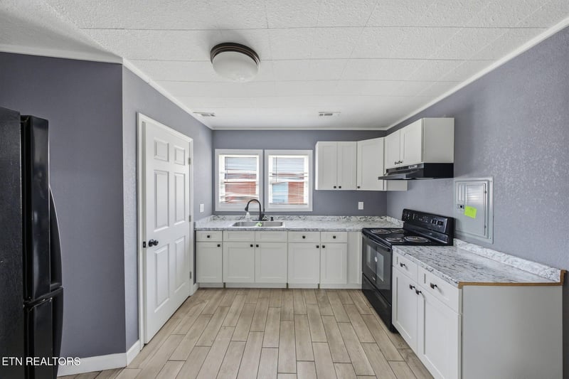 119 E 6th St, Rocky Top, TN 37769