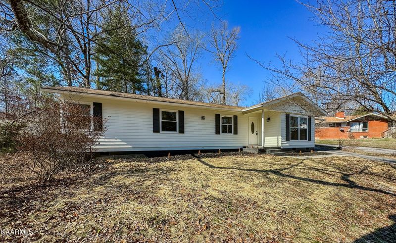 119 E Irving Ln, Oak Ridge, TN 37830