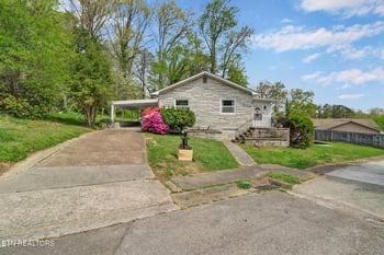 119 E Magnolia Ln, Oak Ridge, TN 37830