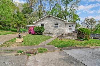 119 E Magnolia Ln, Oak Ridge, TN 37830