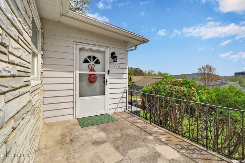 119 E Magnolia Ln, Oak Ridge, TN 37830