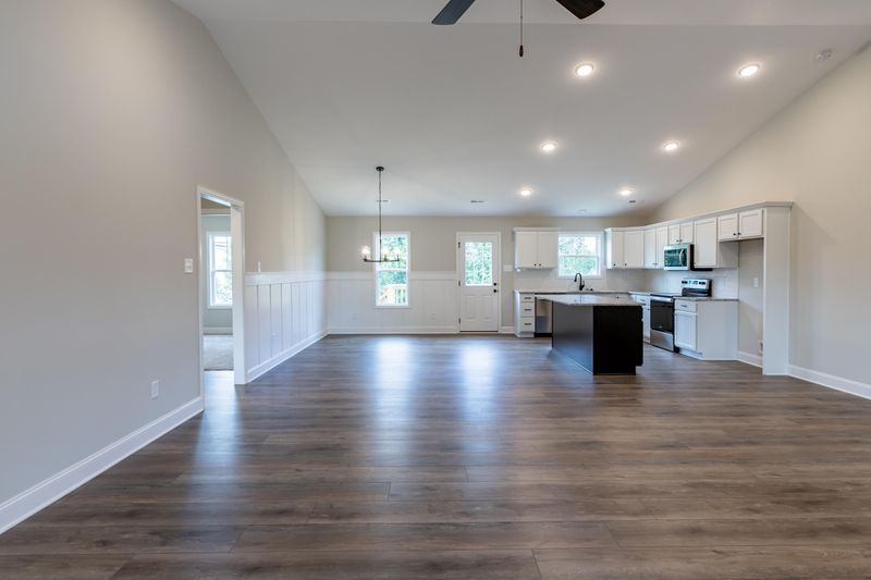 119 Far View Cir, Jacksboro, TN 37757