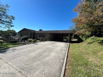 119 Mountain View Rd, Jacksboro, TN 37757