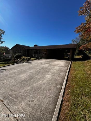 119 Mountain View Rd, Jacksboro, TN 37757