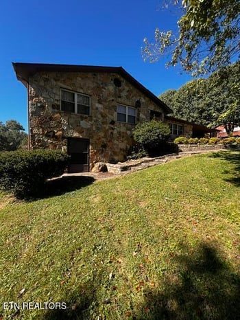 119 Mountain View Rd, Jacksboro, TN 37757