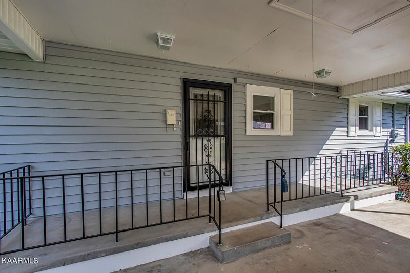 119 Quincy Ave, Oak Ridge, TN 37830
