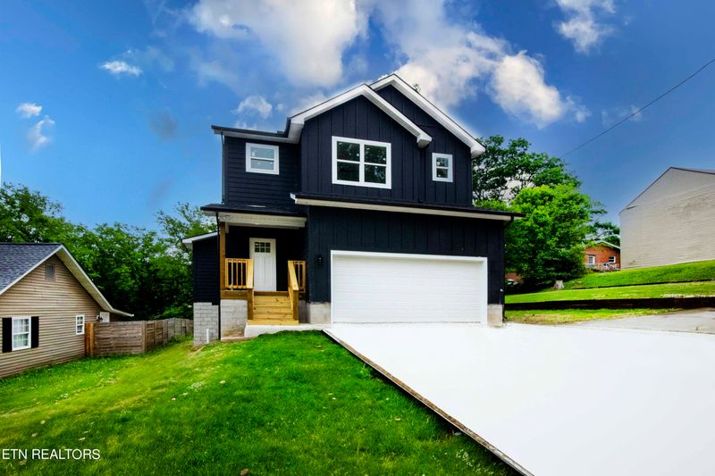 119 SW Winstead St, Knoxville, TN 37920