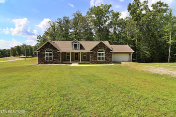 1190 Toomey Rd, Oneida, TN 37841