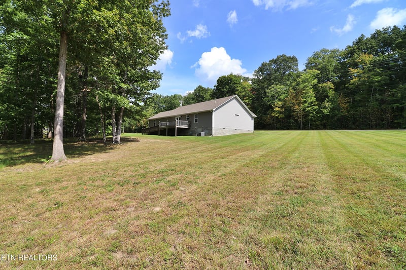 1190 Toomey Rd, Oneida, TN 37841