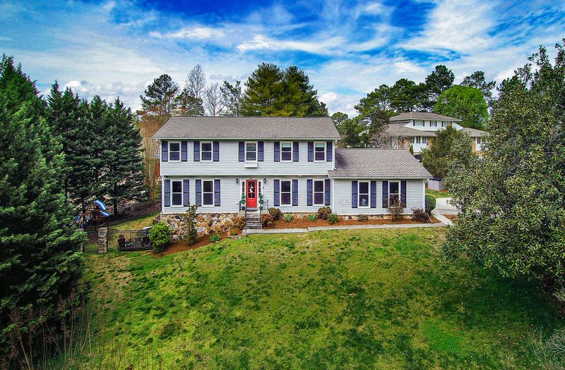 11909 S Fox Den Dr, Knoxville, TN 37934