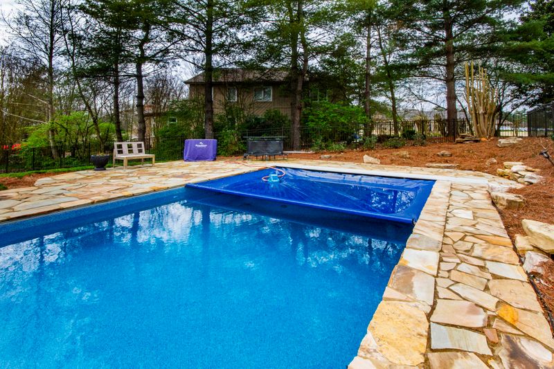 11909 S Fox Den Dr, Knoxville, TN 37934