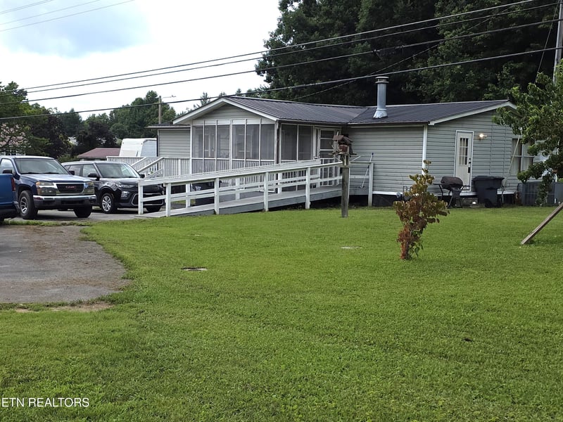 1195 Buffalo Rd, Oneida, TN 37841