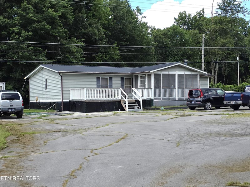 1195 Buffalo Rd, Oneida, TN 37841