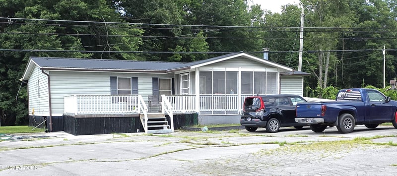1195 Buffalo Rd, Oneida, TN 37841