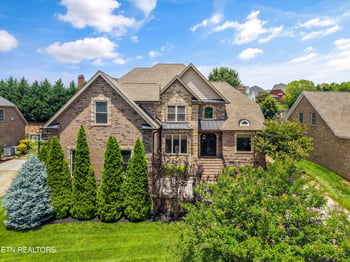 11957 Lakehurst Ln, Knoxville, TN 37934