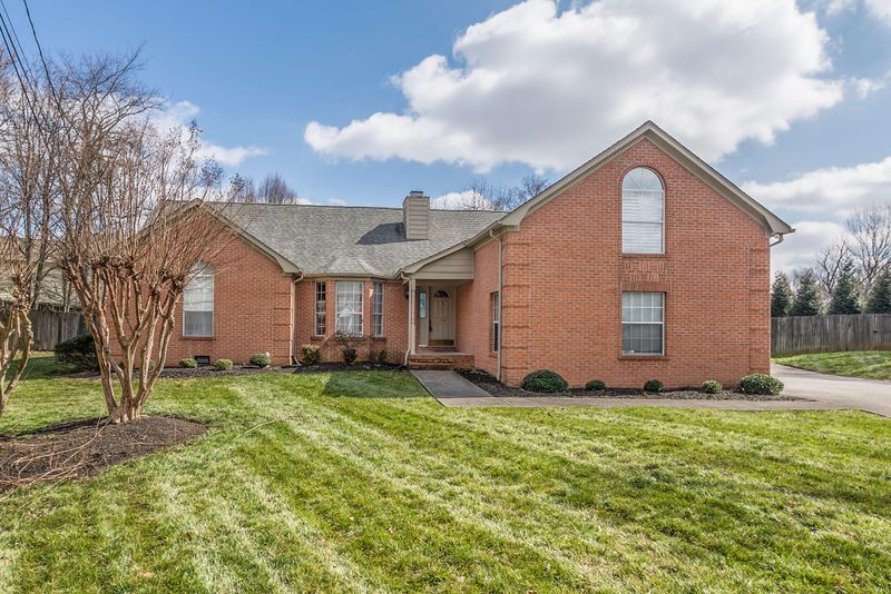 1196 Winding Way Dr, Knoxville, TN 37923
