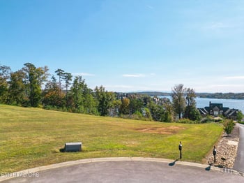 1199 Shadow Hill Dr, Lenoir City, TN 37772