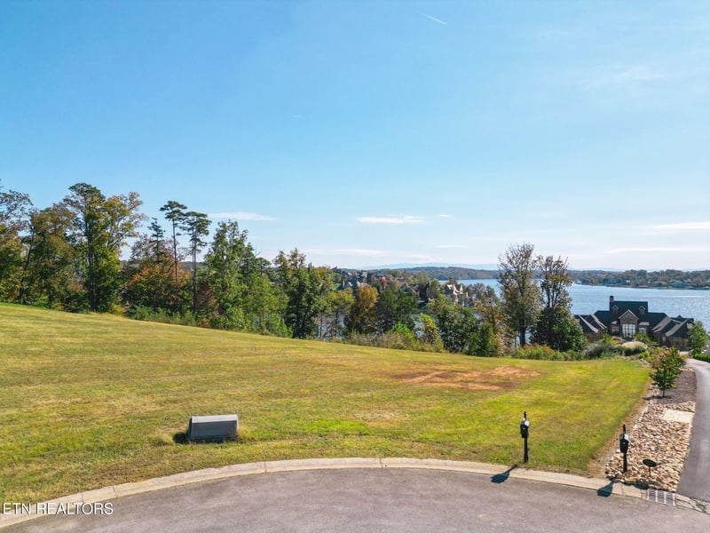 1199 Shadow Hill Dr, Lenoir City, TN 37772