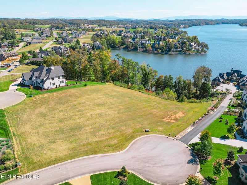 1199 Shadow Hill Dr, Lenoir City, TN 37772