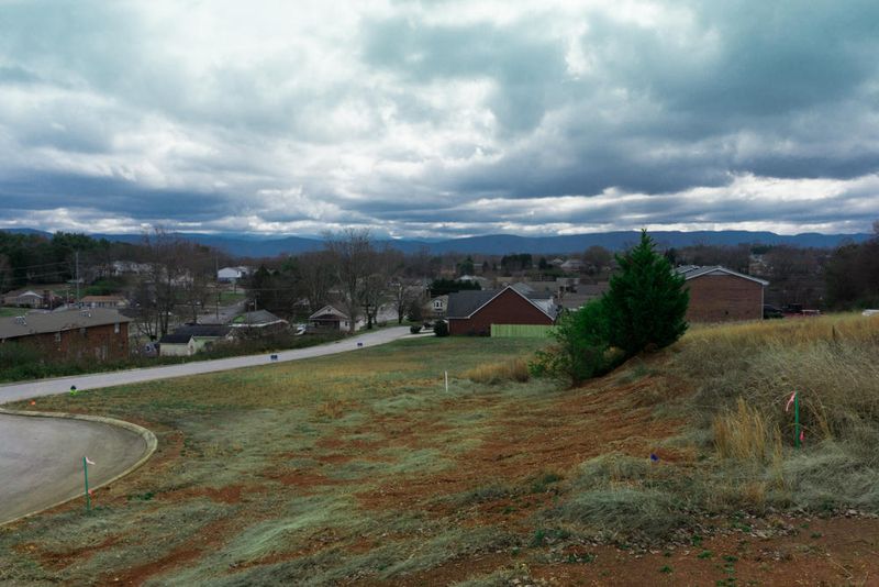 11r Covington Ln, Maryville, TN 37804