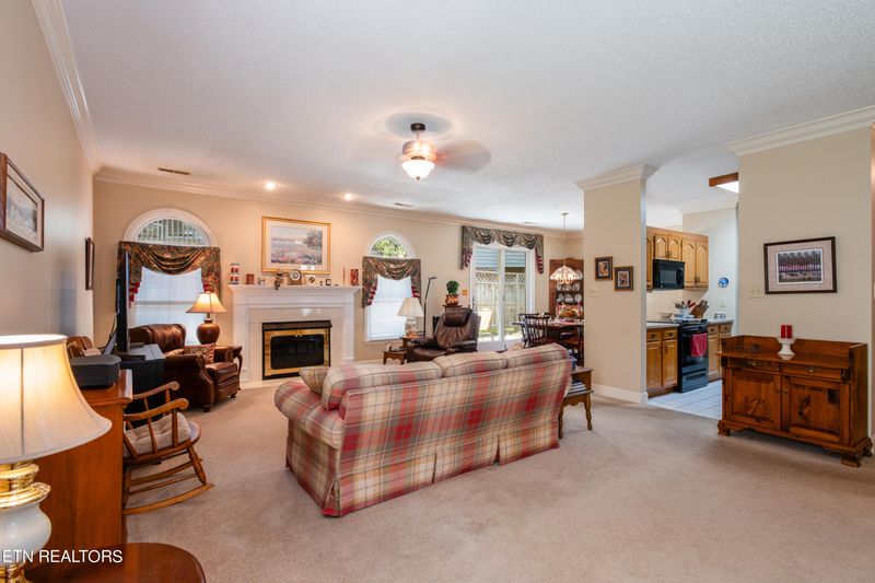 12 Bellhaven Ln, Oak Ridge, TN 37830