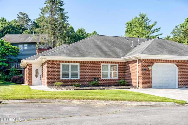 12 Bellhaven Ln, Oak Ridge, TN 37830