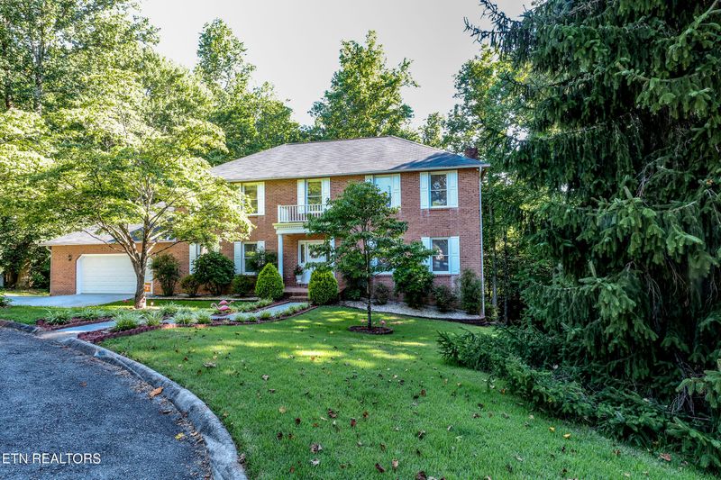 12 Blue Mountain Ct, Oak Ridge, TN 37830