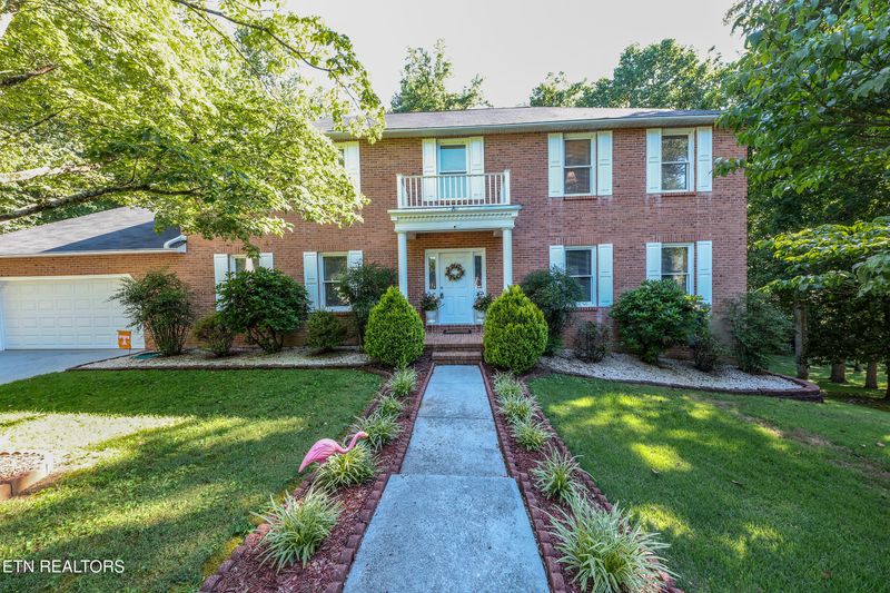 12 Blue Mountain Ct, Oak Ridge, TN 37830