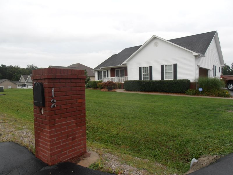 12 Brookstone Dr, Crossville, TN 38555