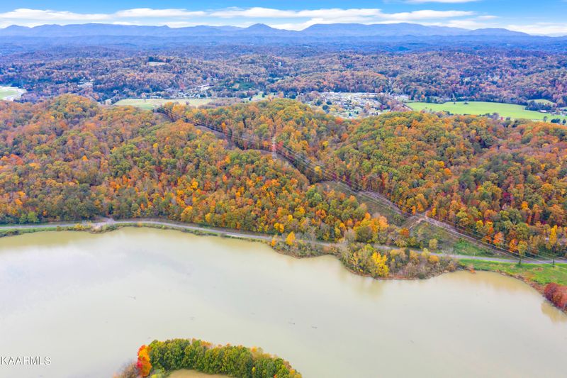 12 Bull Run Rd, Clinton, TN 37716